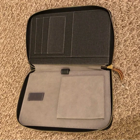 Under Armour Wallet - Picture 2 of 3